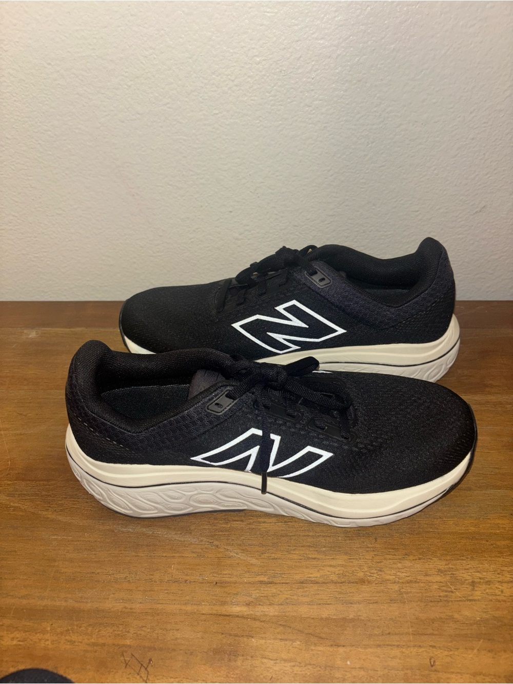 New Balance women Black and White Lace-Up Sneakers - Picture 3 of 5